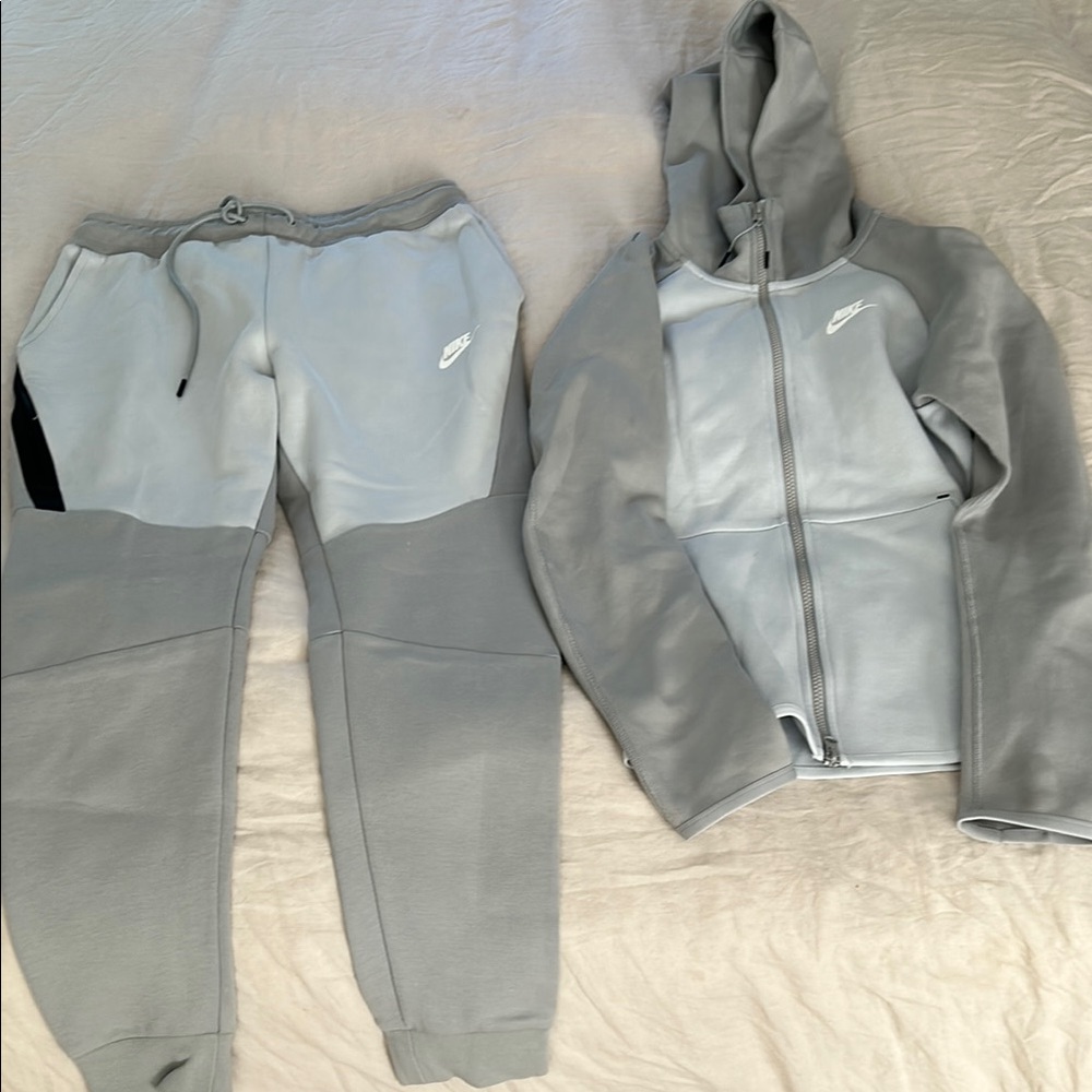Nike Men’s Gray Tracksuit Set